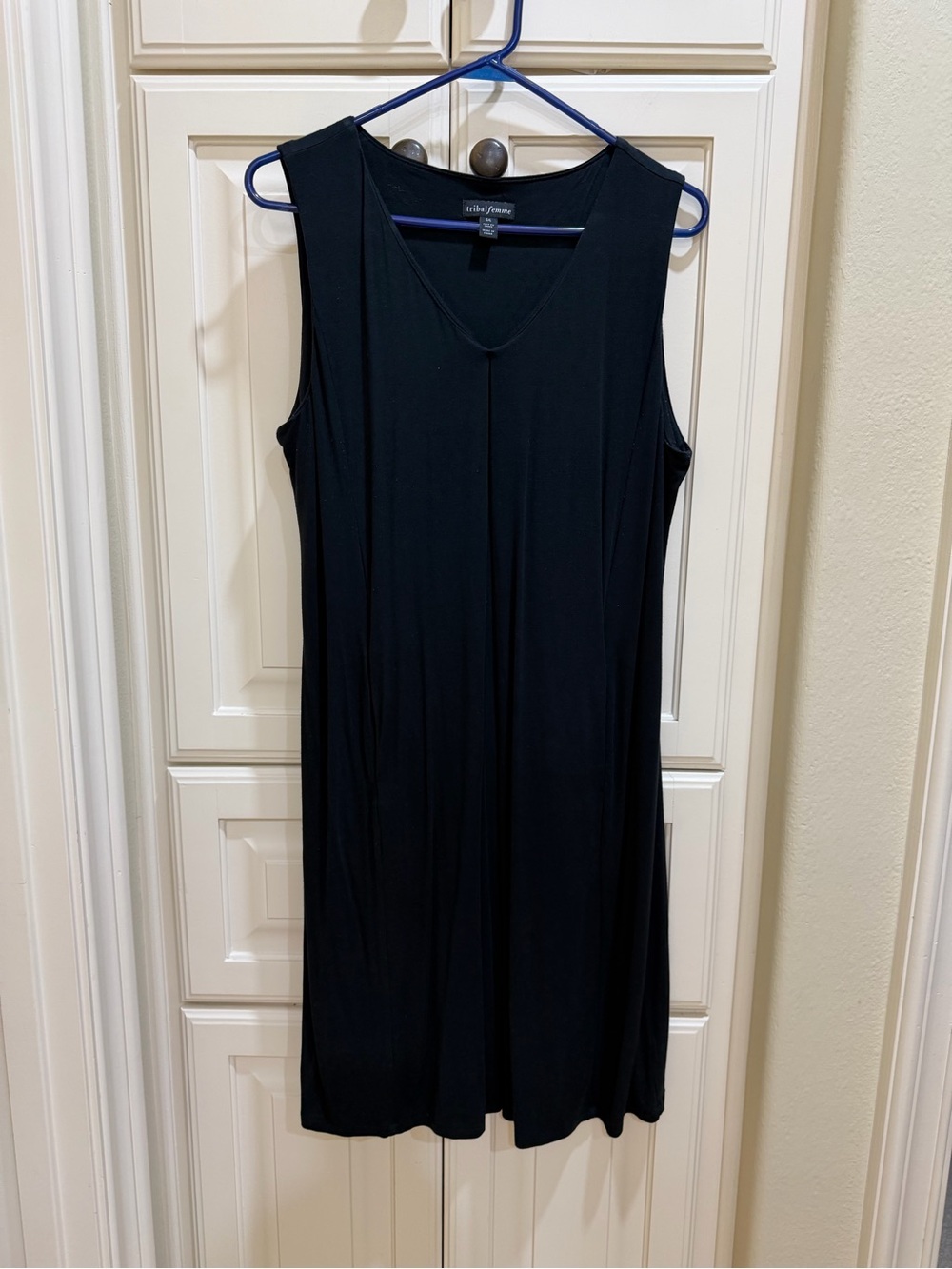 Black Sleeveless V-Neck Midi Dress
